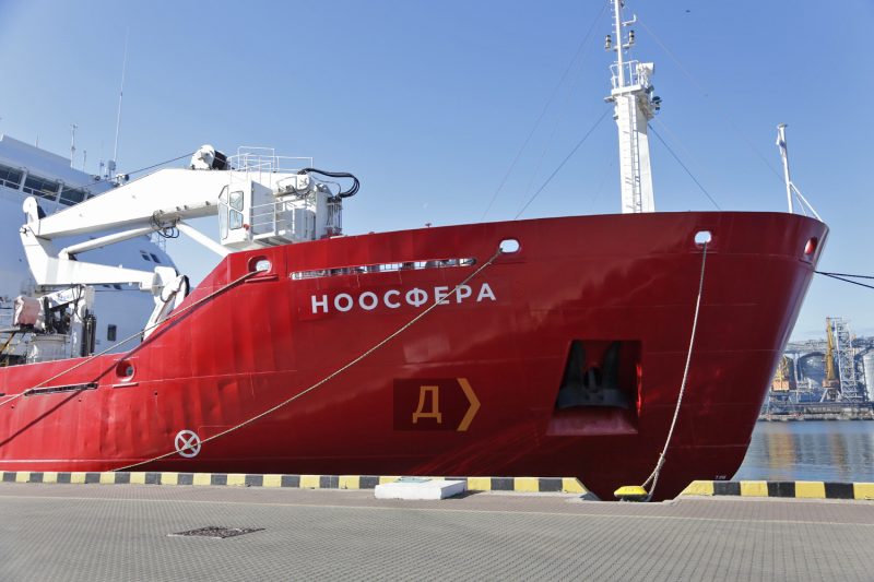 Криголам Ноосфера розпочав четвертий сезон у Антарктиці