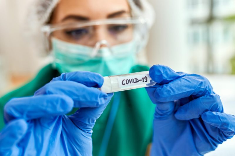 Новий варіант COVID-19 швидко поширюється у світі