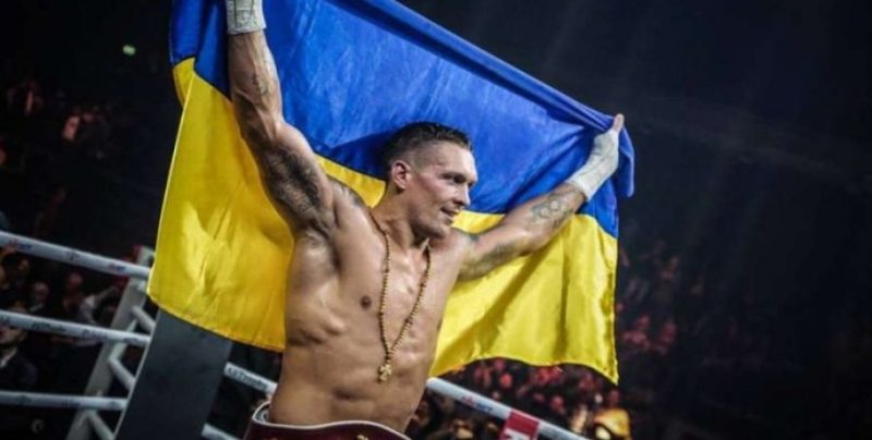 “Усик знову переможе” — прогноз Тоні Белью на бій з Дюбуа