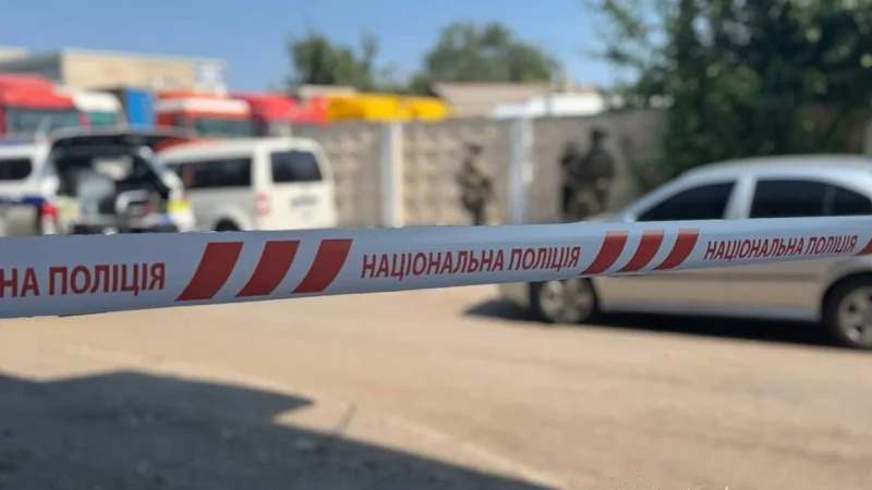 У Черкасах чоловік зі зброєю увірвався до McDonald’s: заклад евакуйовано