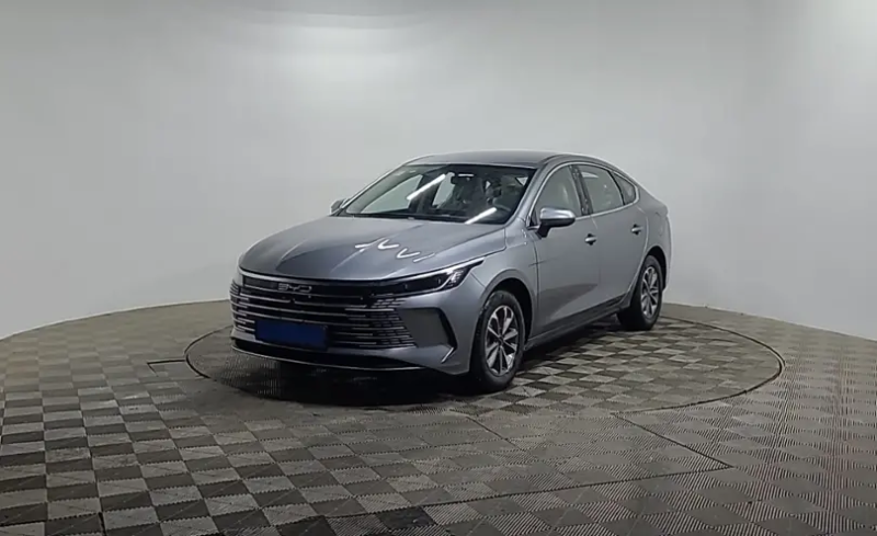 Спад прибутку та попиту у найбільшого виробника електромобілів Китаю