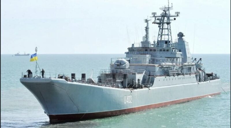 Українські військові атакували російський корабель “Костянтин Ольшанський” ракетою “Нептун”