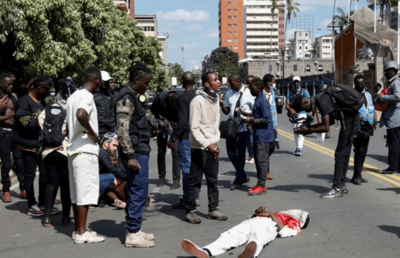 Масові протести в Найробі через підвищення податків: є загиблі та поранені, серед них сестра Обами