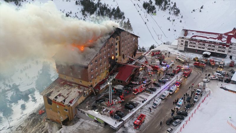 Число жертв пожежі на курорті в Туреччині вже досягло 76