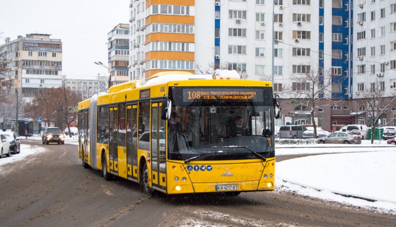 КМВА перегляне рішення про зупинку транспорту під час тривог