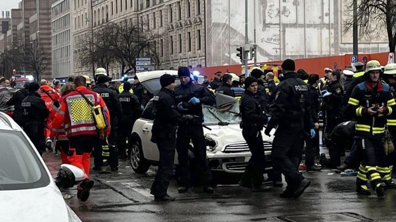 У Мюнхені авто врізалося в натовп демонстрантів