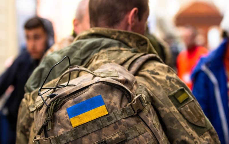 Які посади передбачені для контрактників 18-24 років