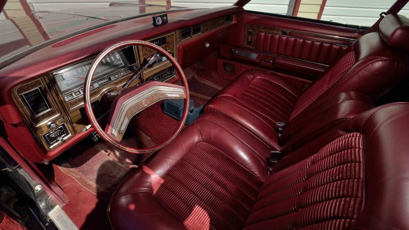 Авто-раритет: преміальне купе Mercury Grand Marquis 1978 року в Україні