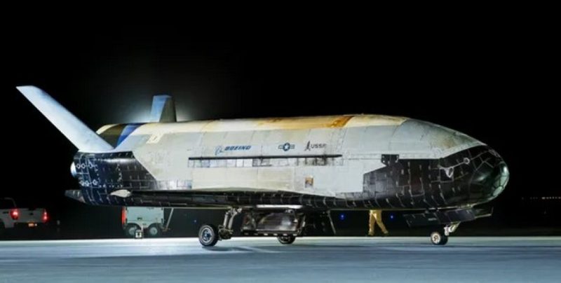 Секретний X-37B повернувся після 434 днів у космосі: що він там робив?