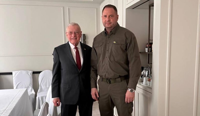 Келлог передав меседж від США не бити по Москві 9-го травня