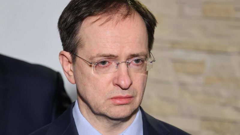 Кремль тисне через Мединського