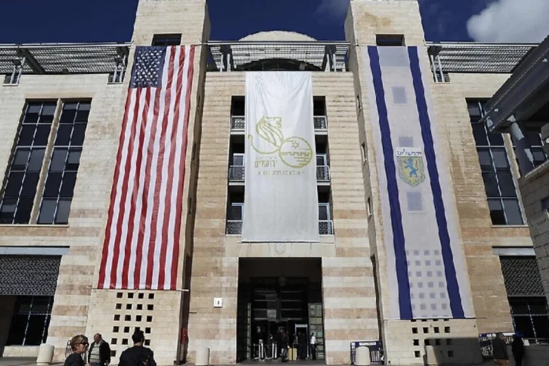 США евакуювали співробітників посольства з Ізраїлю