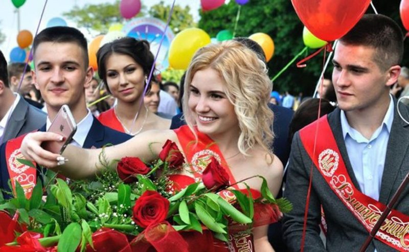 Випускників шкіл в Україні стає менше на 20-30 тисяч щороку