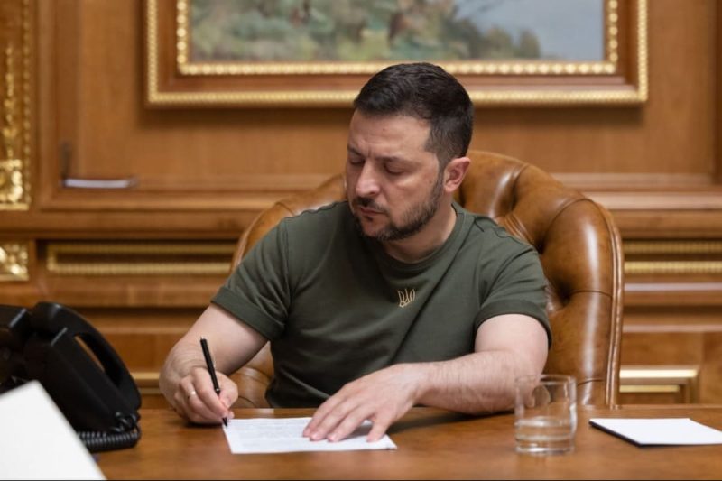 Зеленський запропонував Росії припинити вогонь перед зустріччю лідерів