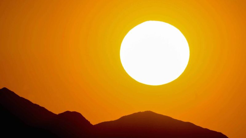Перші серпневі вихідні: спека на півдні, свіжість і дощі на заході