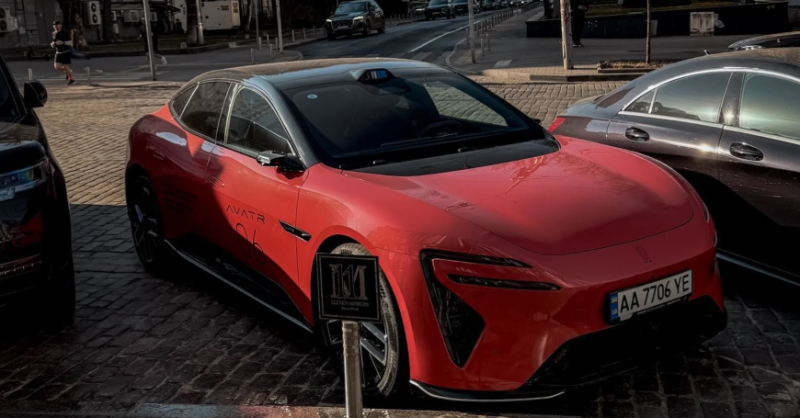 Китайський седан Avatr 06 офіційно представлений в Україні