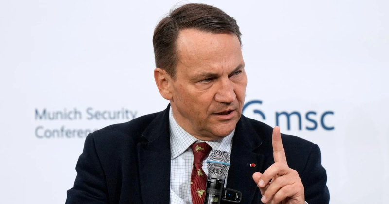 Сікорський: підтримка Орбана – це допомога Росії