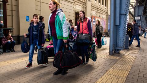 Уряд України посилює підтримку для внутрішньо переміщених осіб та сімейних дитячих будинків