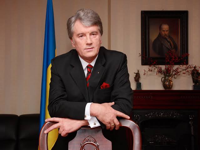 Ющенко повертає Польщі орден Білого Орла у відповідь на дії президента Навроцького