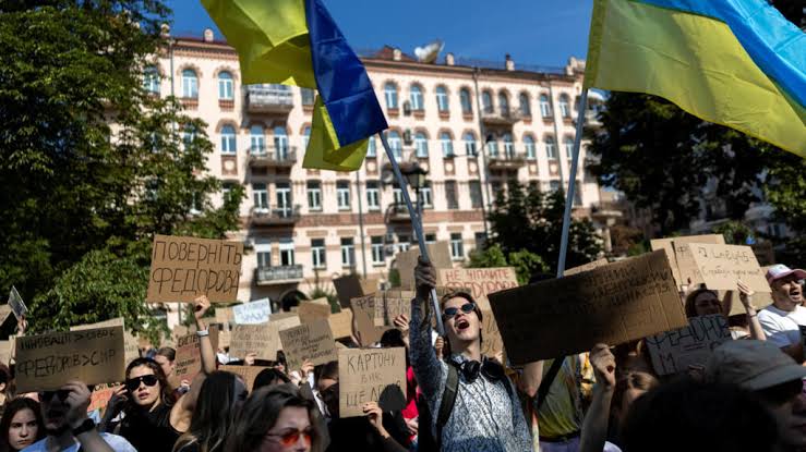 Протести в Україні: масова реакція на відставку Михайла Федорова